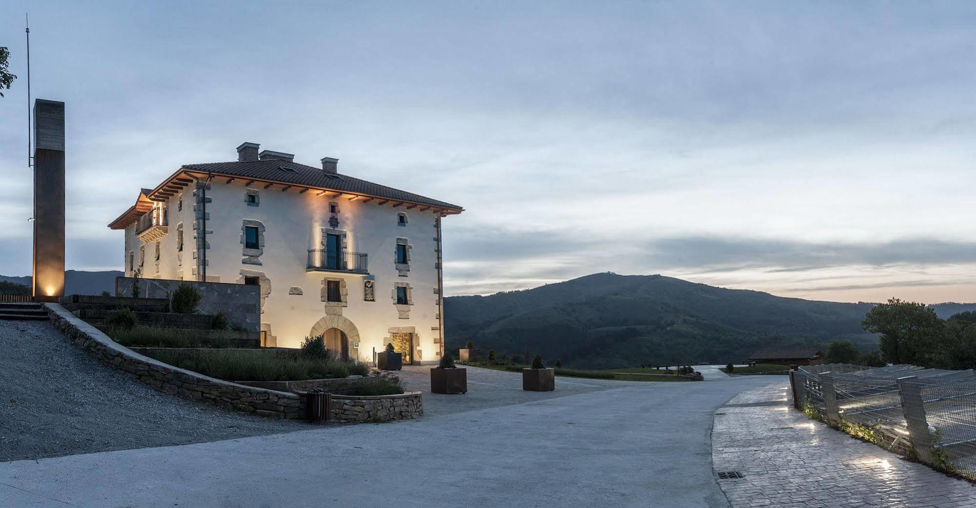 Palacio De Yrisarri By Irrisarri Land Igantzi Bagian luar foto